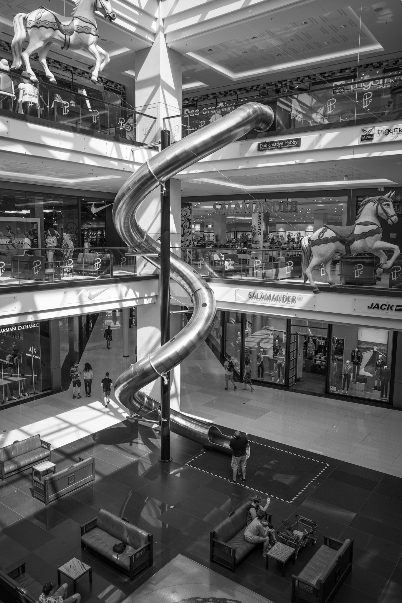 Best way to get to the bottom floor - Berlin Mall