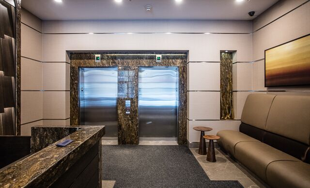 Entrance lobby with concierge service