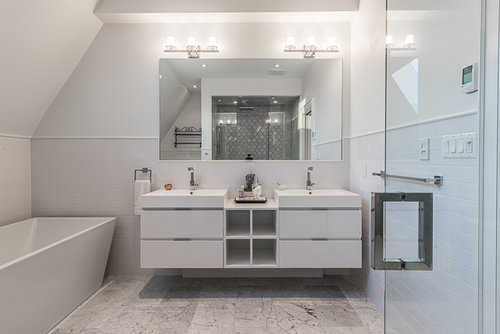 logan ensuite.jpeg