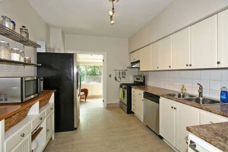 old kitchen.jpg
