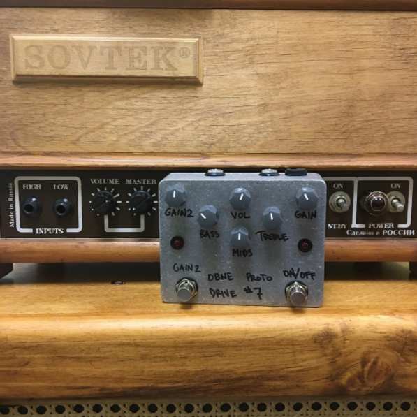 Phillippe from Caroline Guitar Co. with Proto #7 and a Sovtek to kill for.