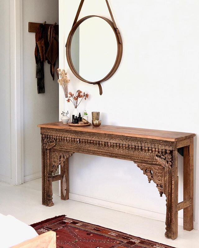 FOR SALE | Also selling my hand-carved Indian timber console $450 🤎 Plus my round leather buckle mirror from @lesinterieursnewport $100 ✨ DM me for more details xMJ