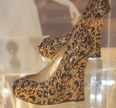 swarovski-elements-lounge-at-enks-accessorie--L-K9agdb.jpeg