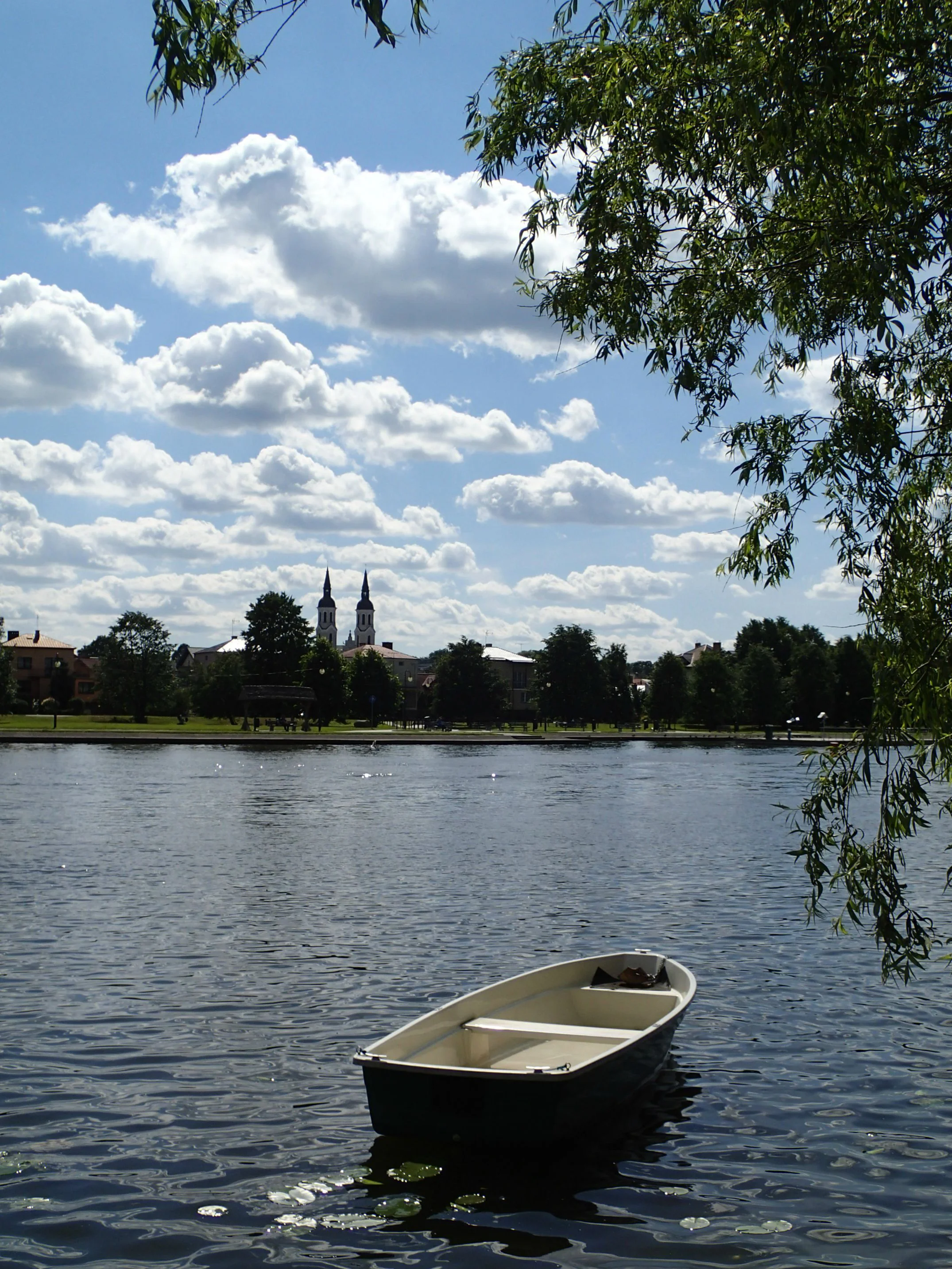 Pretty canalscape. (Yes, I've made up a new word.) I loved the lily pads trailing behind the row boat.