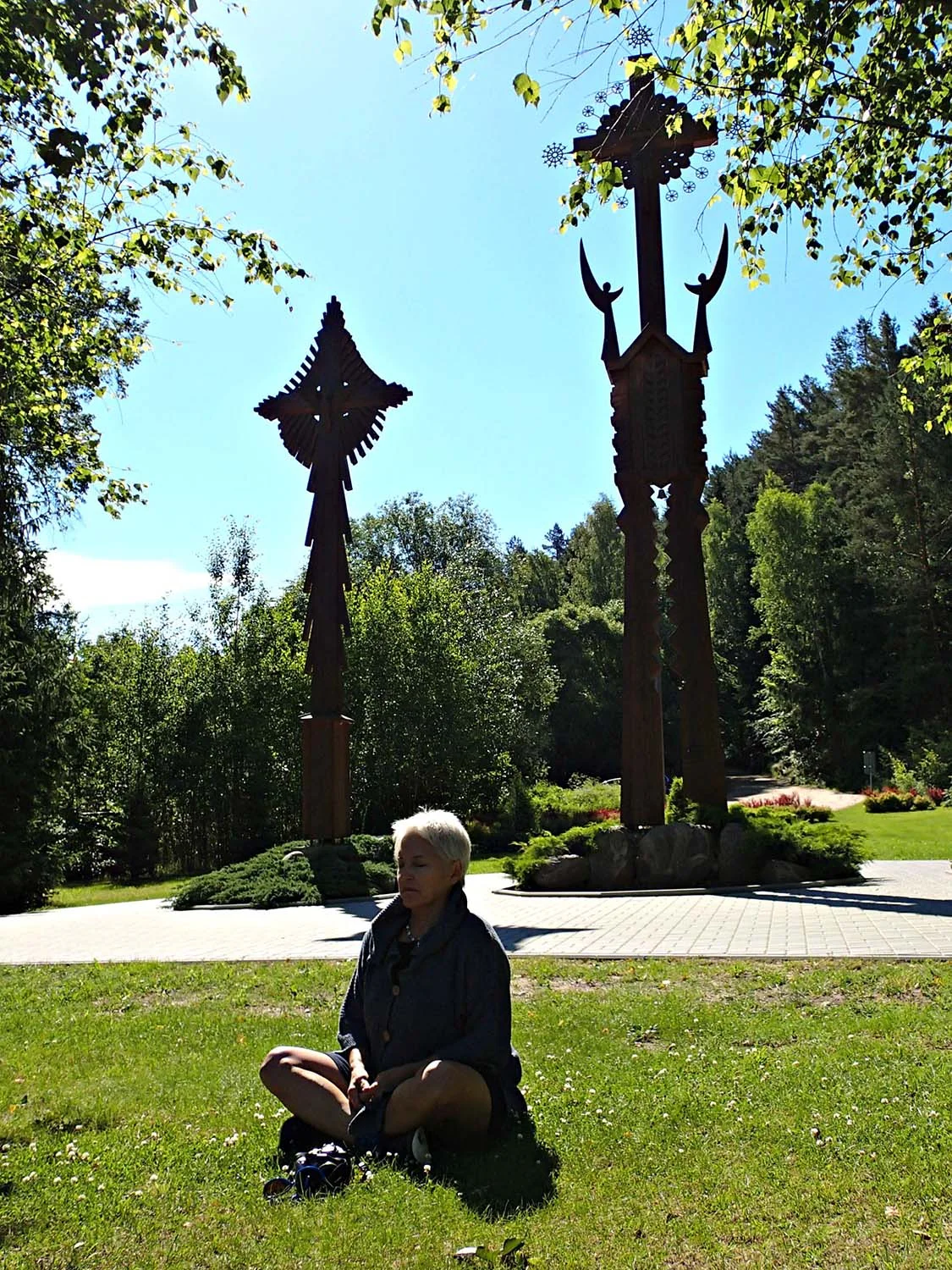 The area around these crosses is supposed to have a cleansing effect. Since visitors are urged to mediate letting their negative emotions & thoughts go thereby “grounding” them to the Earth, we all sat down & meditated. Side note: I never realized how good cousin Patty's posture was until I began sifting through all of these pictures.