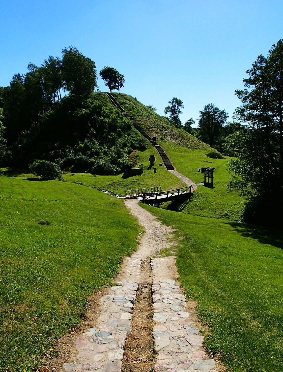 In medieval times, Merkinės Piliakalnis (Mound of Merkine) once housed “one of the strongest castles in Eastern Europe” and “one of the strongest in Lithuanian land.” Beautiful, but it was quite a climb to the top