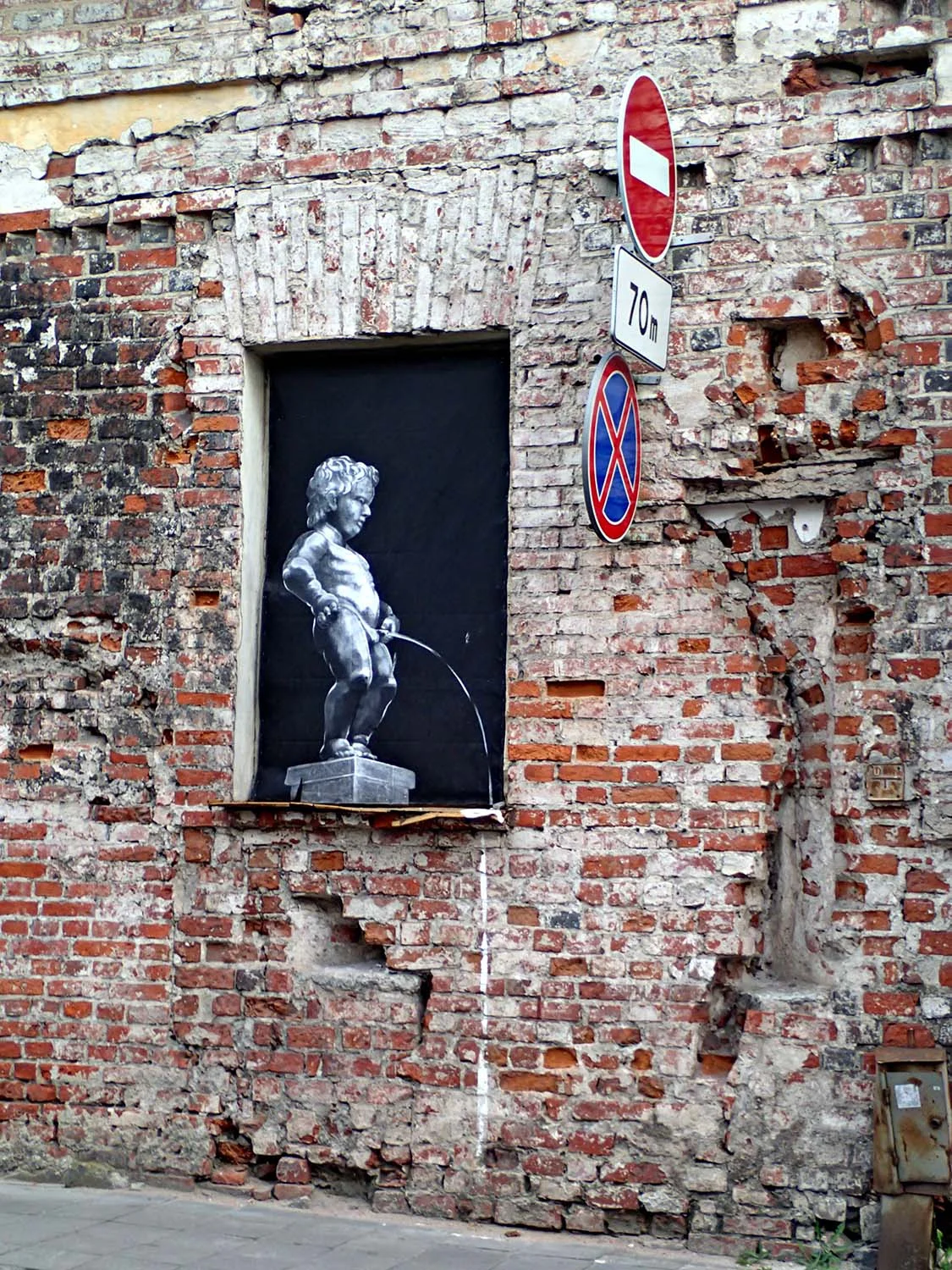 Now this street art is just funny as hell.