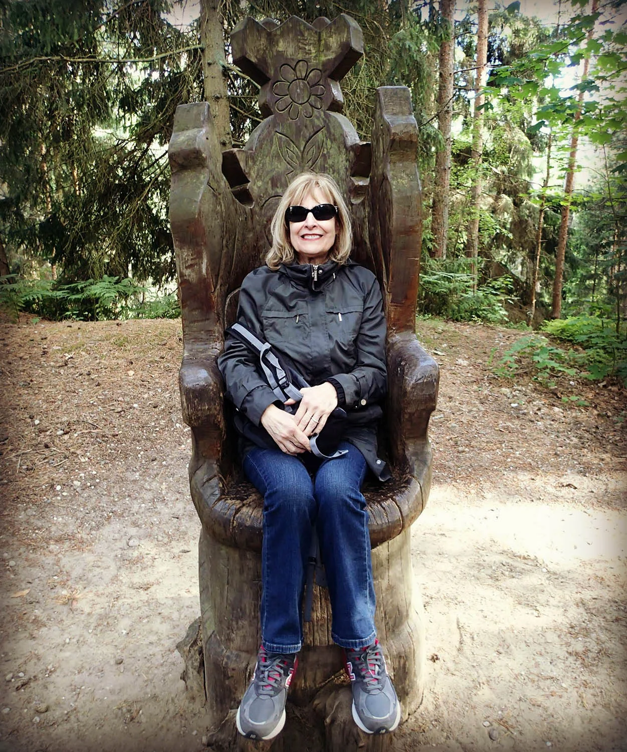 Behold! My mother, the queen in her wooden throne carved from a tree.