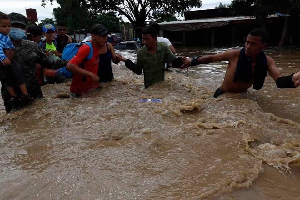 wet t-shirt in honduras2