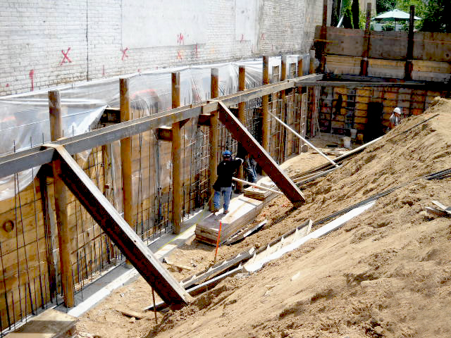 Drilled Casings as Soldier Beams