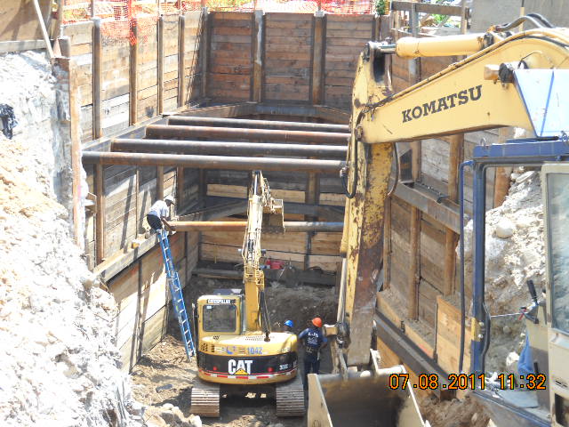 drilled_shoring_with_(struts).jpg