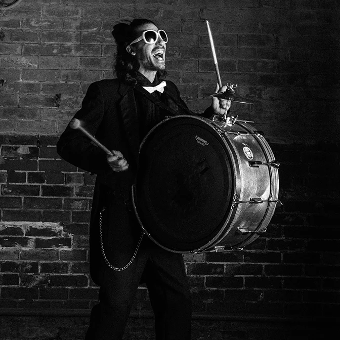 Oskar - savage drums, screams