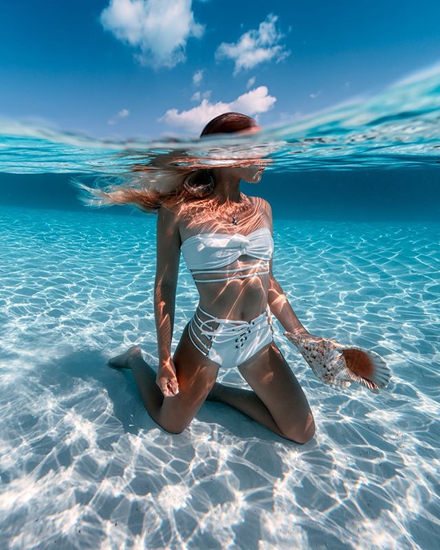 Channeling my inner mermaid 🧜&zwj;♀️
👙 @revolve
.
.
.
#underwaterphotography #underwater #photography #travel #travelphotography #bahamas #sheisnotlost #speechlessplaces #girlsborntotravel #passionpassport #tlpicks #dametraveler #shetravels #meetth