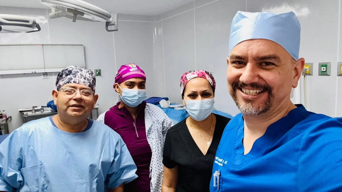 &iexcl;La &uacute;ltima del a&ntilde;o! 🤜🤛

Dr. Jos&eacute; Manuel Viveros El&iacute;as
&amp; Citas: 6121242968
&bull; Urolog&iacute;a (UNAM)
&bull; Alta especialidad en NeuroUrolog&iacute;a y Urodinamia
(UANL)
C&eacute;d. Prof. 3161153 / C&eacute;