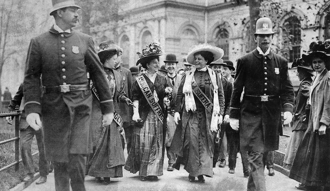 1908_sufragettes-protesting-in-NYC.jpg