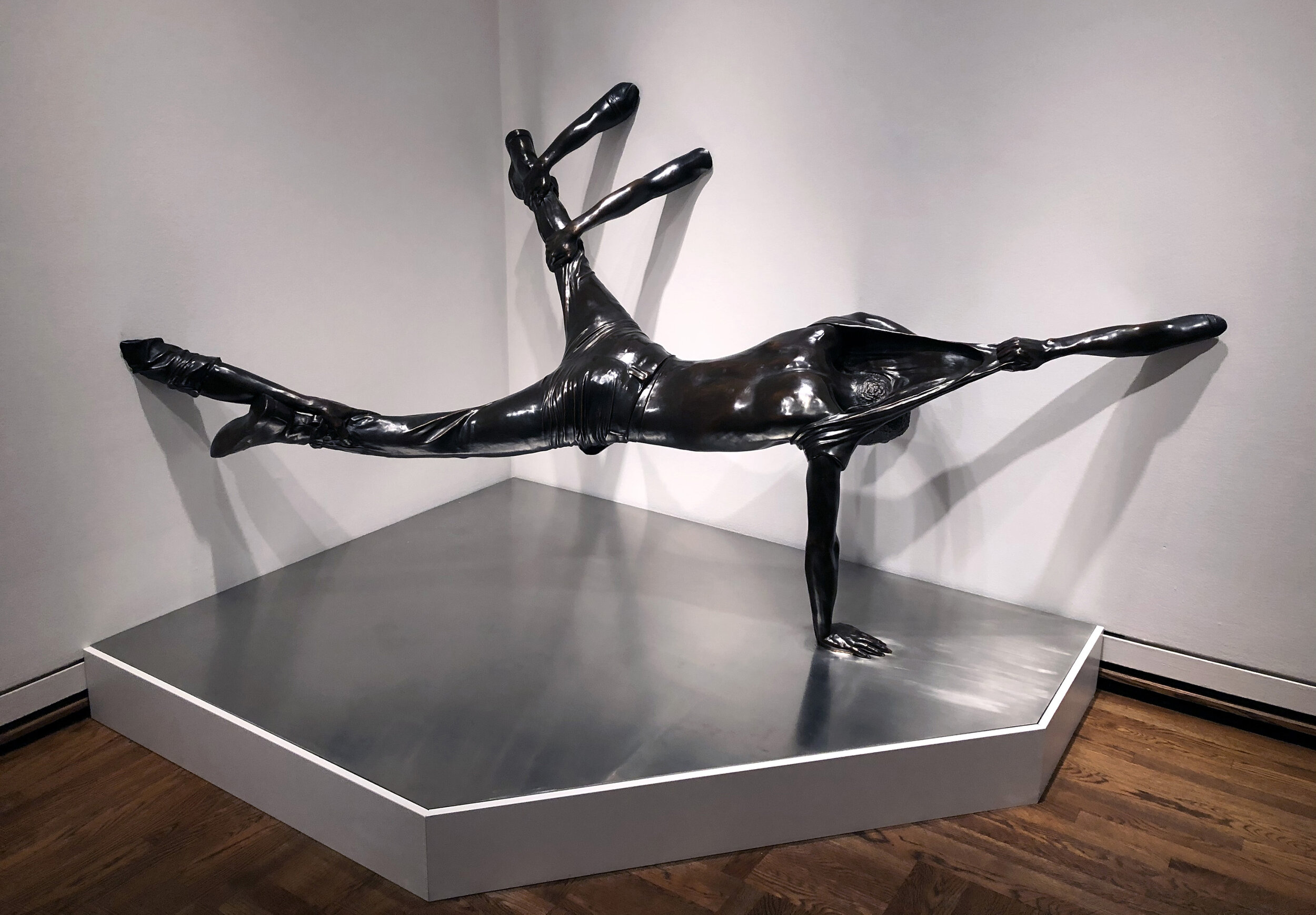 Hank Willis Thomas, Looking for America , 2018. Bronze and steel.