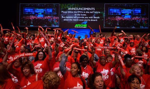 AFSCME Volunteer Member Organizers (VMOs) lead the Convention delegates to buses that took them to a rally on behalf of Chicago's cab drivers, who are trying to build a union with AFSCME.