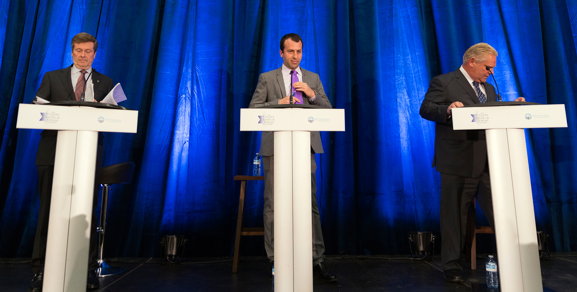 tomayoraldebate_0510141104.jpg