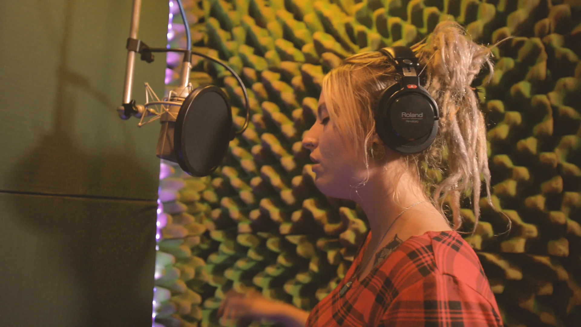 Sound_Sound_Studio_Ad_p1 raw footage.01_03_17_07.Still084.jpg