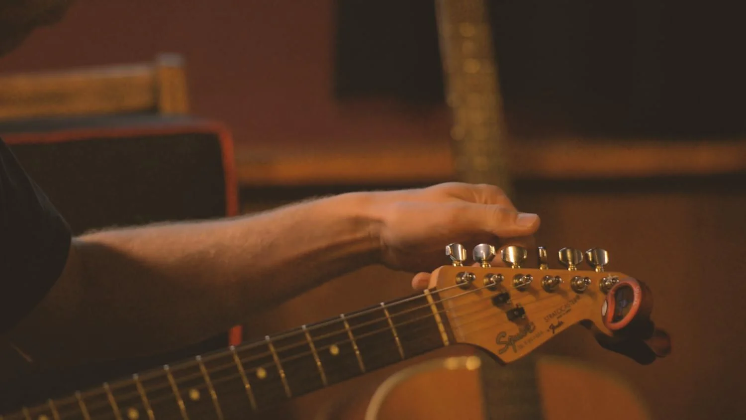 Sound_Sound_Studio_Ad_p1+raw+footage.00_20_35_18.Still057.jpg