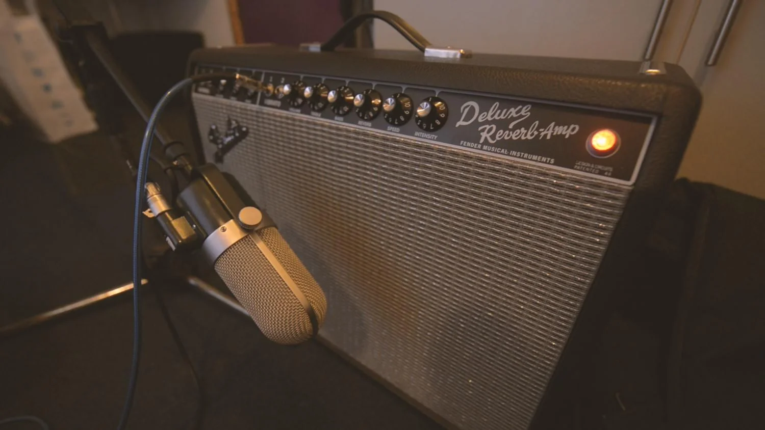 Sound_Sound_Studio_Ad_p1+raw+footage.00_21_41_18.Still062.jpg
