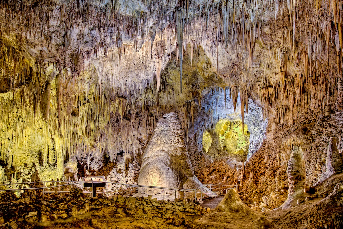 The-hidden-secrets-of-the-Carlsbad-Caverns-in-New-Mexico.jpg