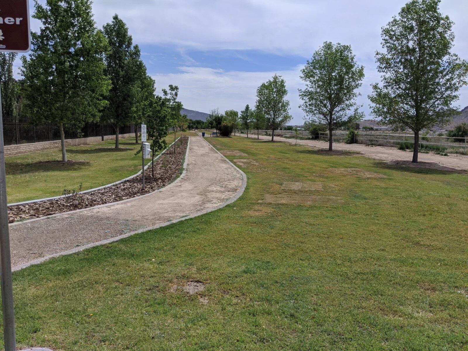 Short walking trail at Coach Jack Quarles Park. Just to the right of it is a utility road which intersects the Montoya Drain.