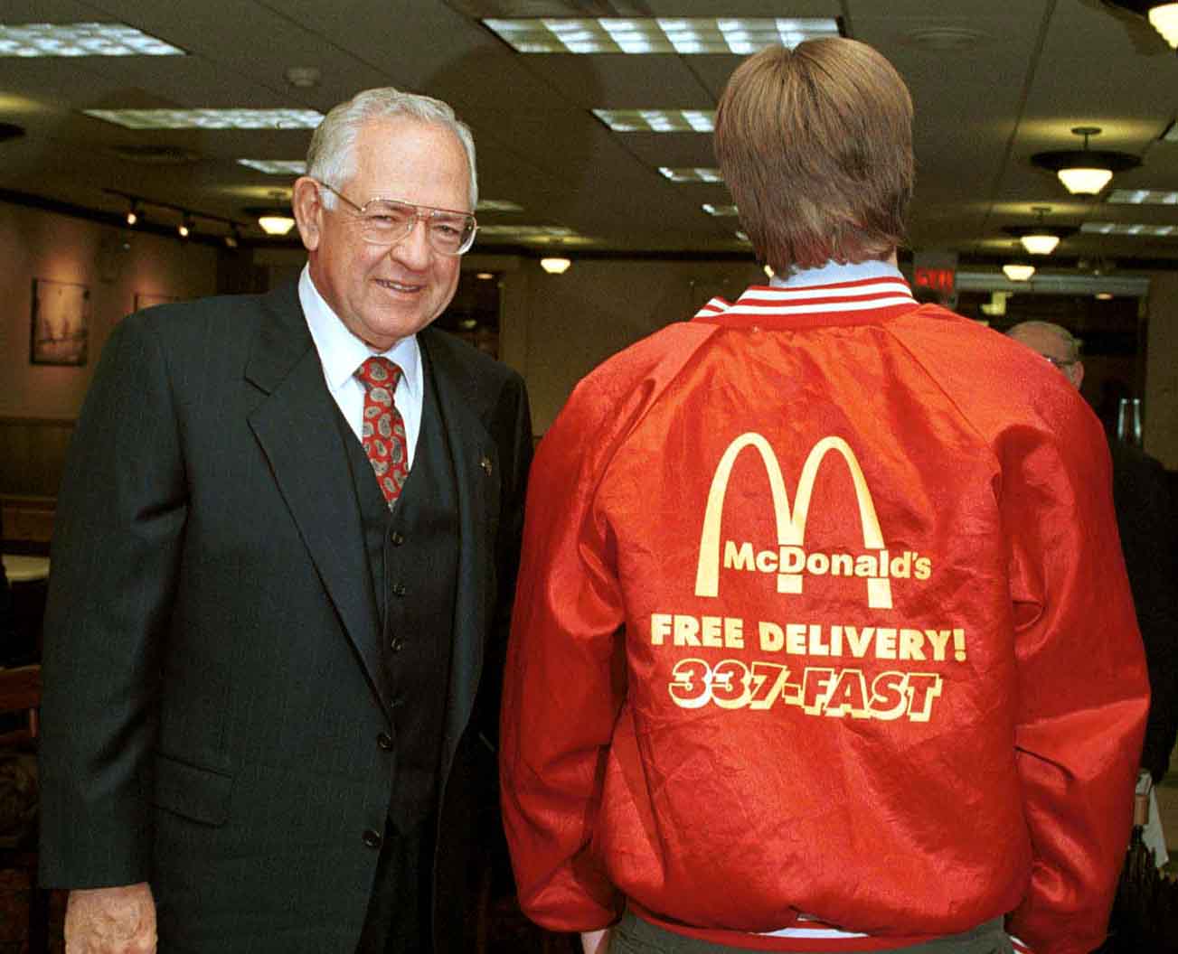 22. Dave Thomas CEO of Wendy's poses with a McDonald's employee who came into Wendys for breakast.  M.jpg