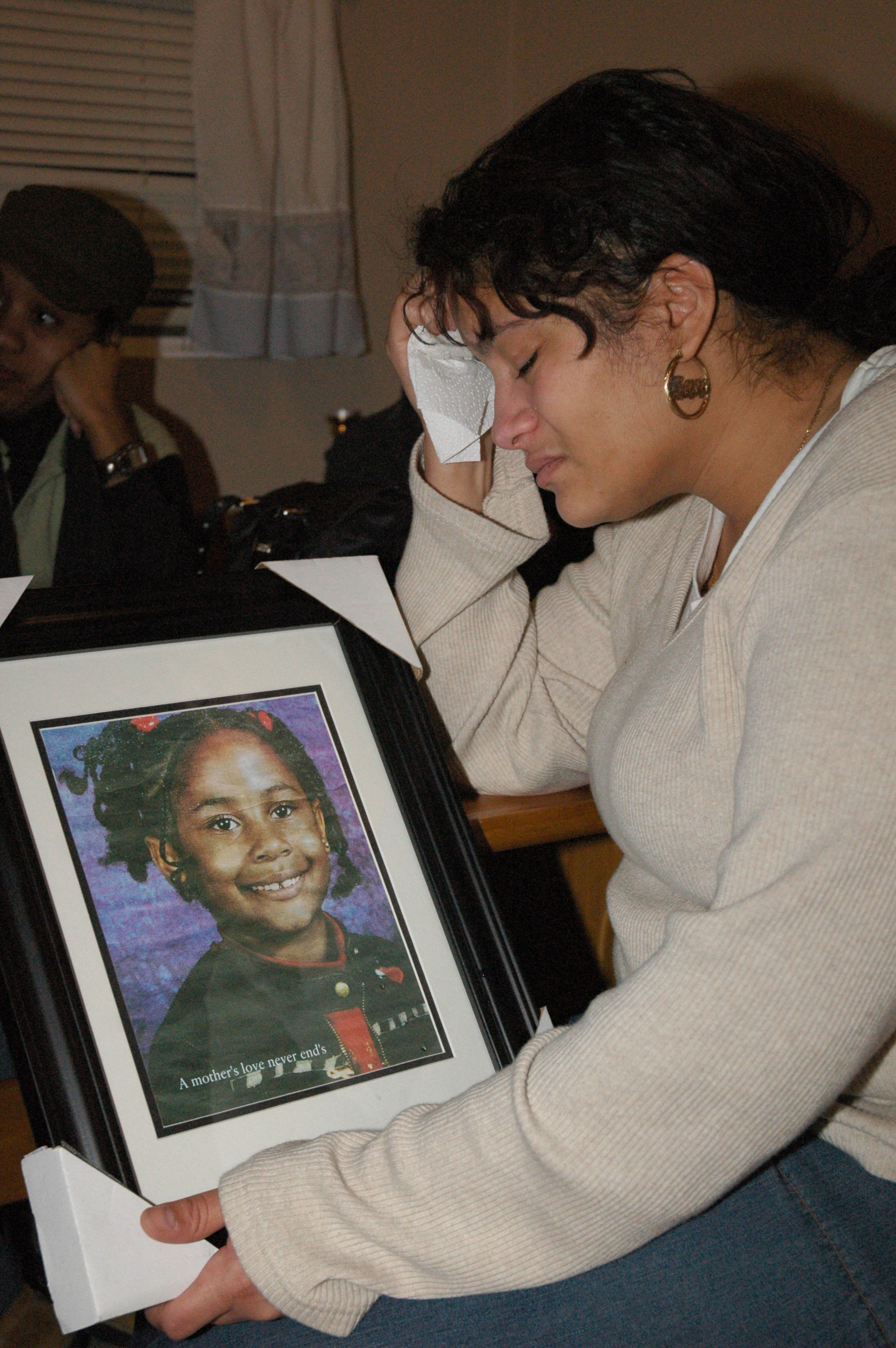 01.29.05 Newburgh, NY Lisa Mason holds a photo of her daughter.jpg