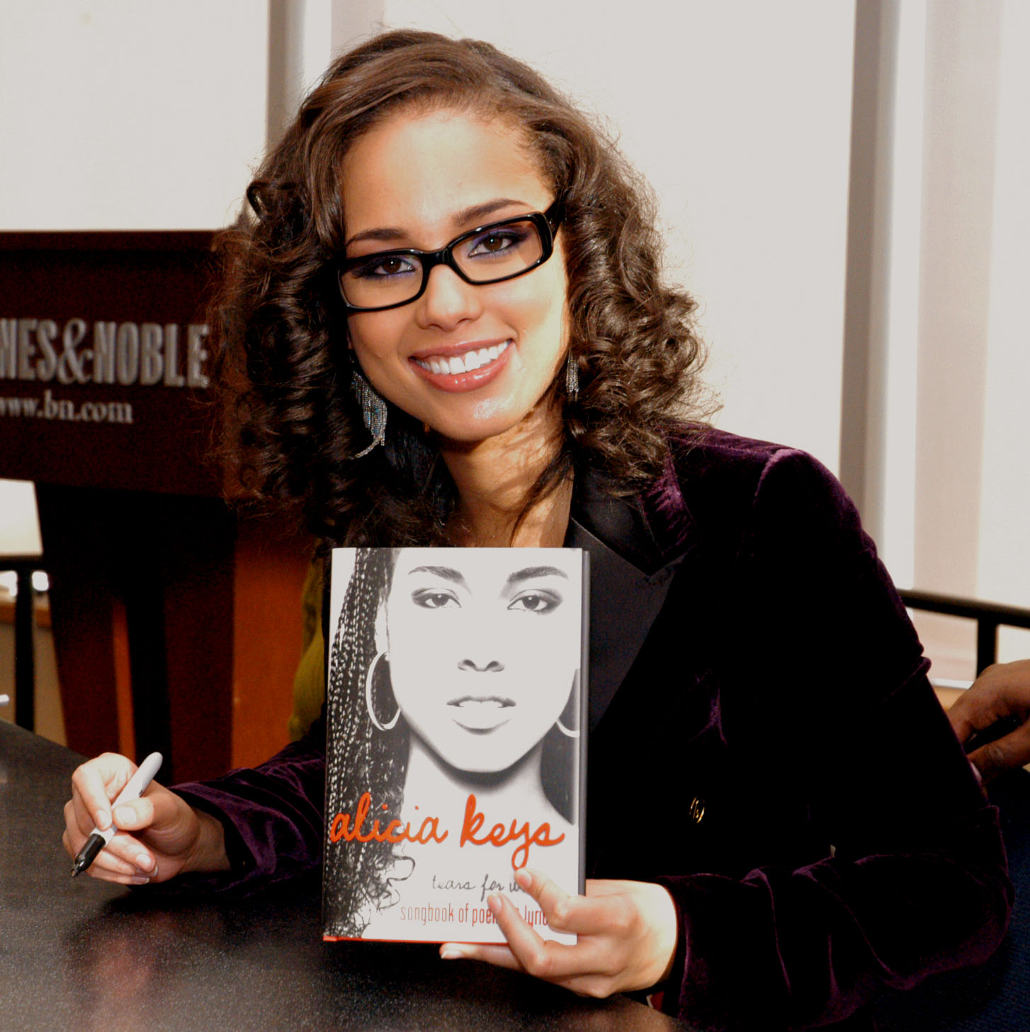 Alicia Keys at Barnes and Noble in New York  02.jpg