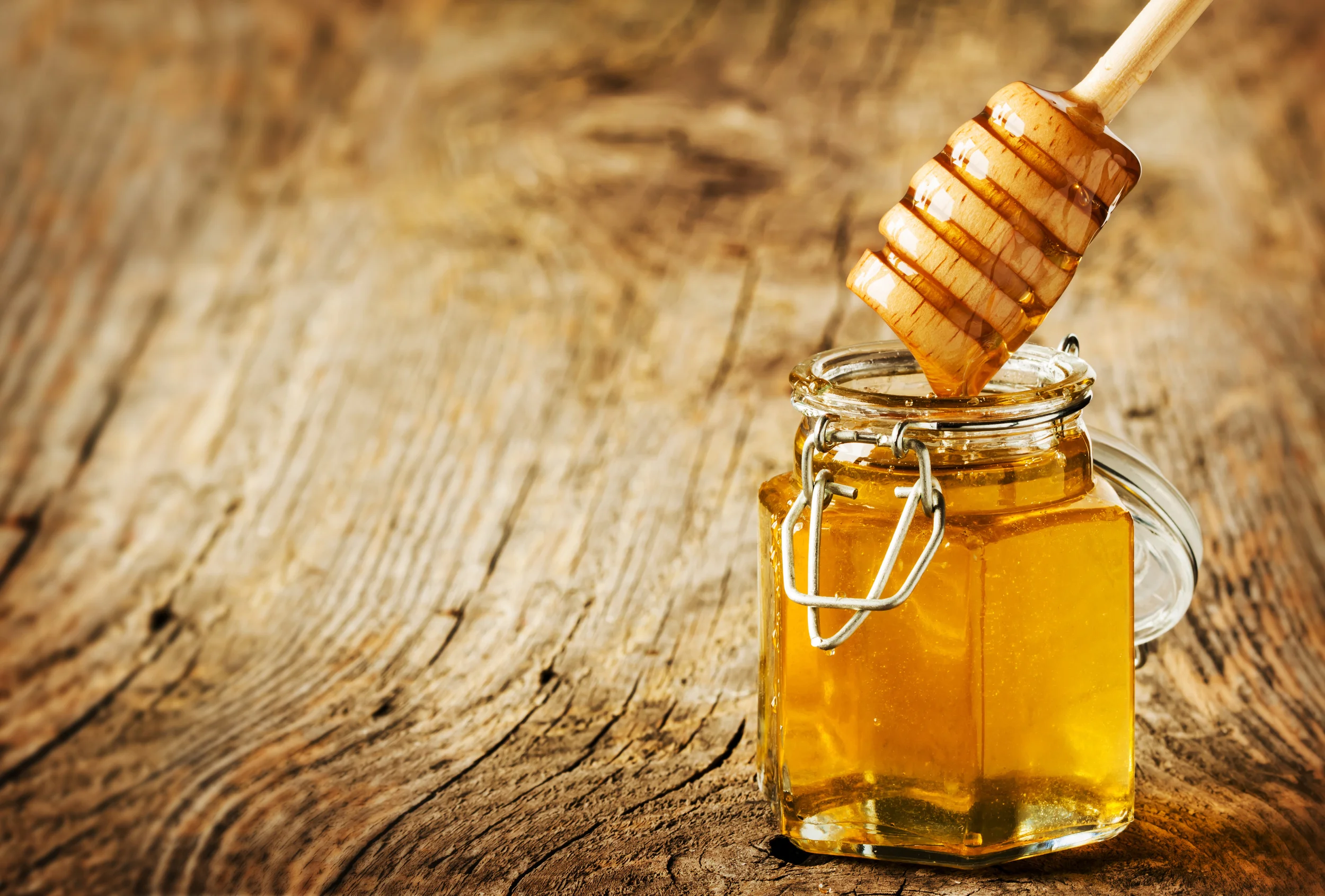 Supplement Spotlight: Manuka Honey for Skin, Digestive Issues, and More