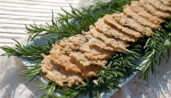parmesan-crisp-lauren-marie-angela-sackett-a-588x338.jpg