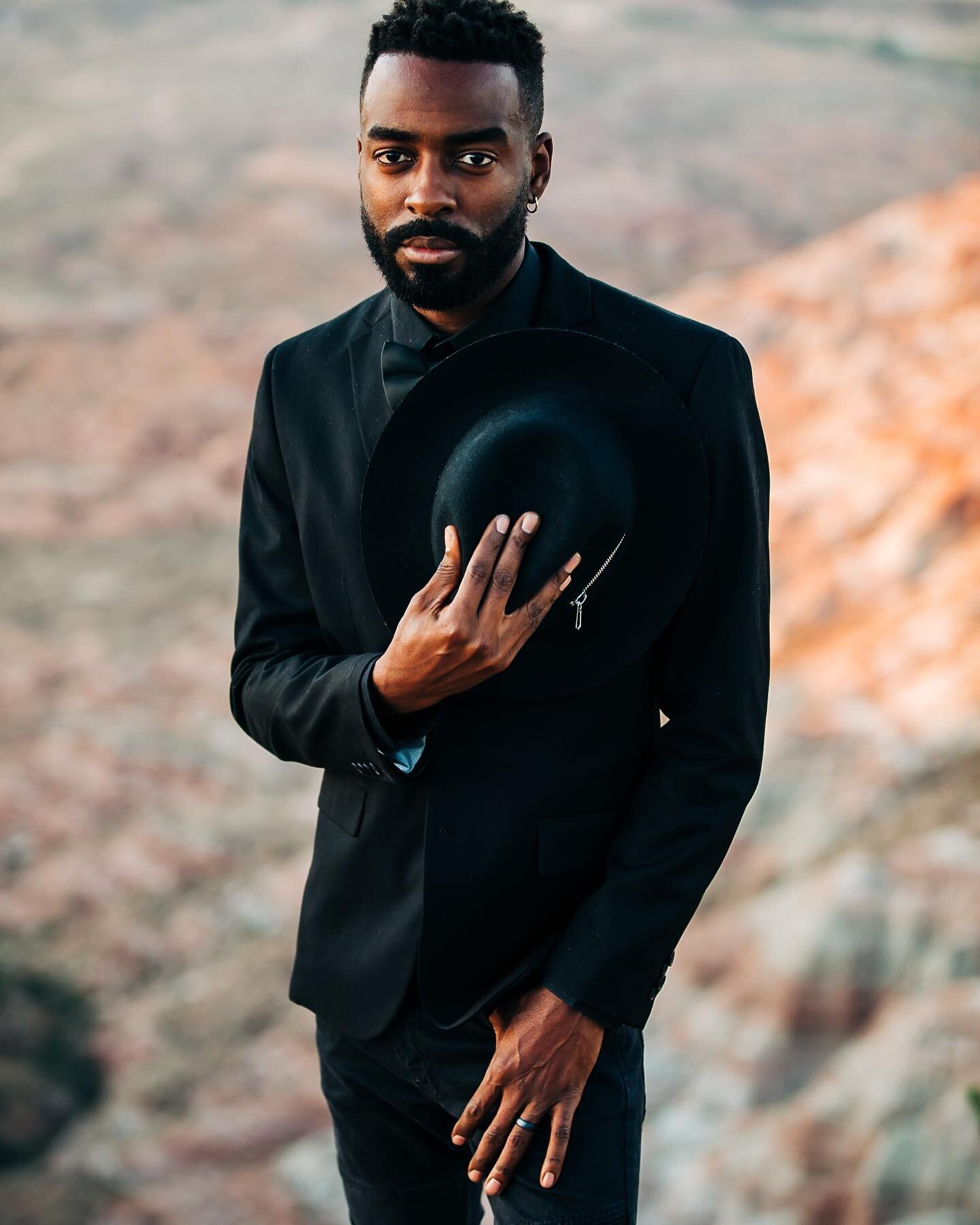 One from Joune and Nichole's @nicoletyanaphotography portrait a session. You know, just hanging in the desert looking sharp.
.
.
.
.
.
#sarahgalliphotography #utahphotographer #utahportraitphotographer #saltlakecityportraitphotographer #utahweddingph