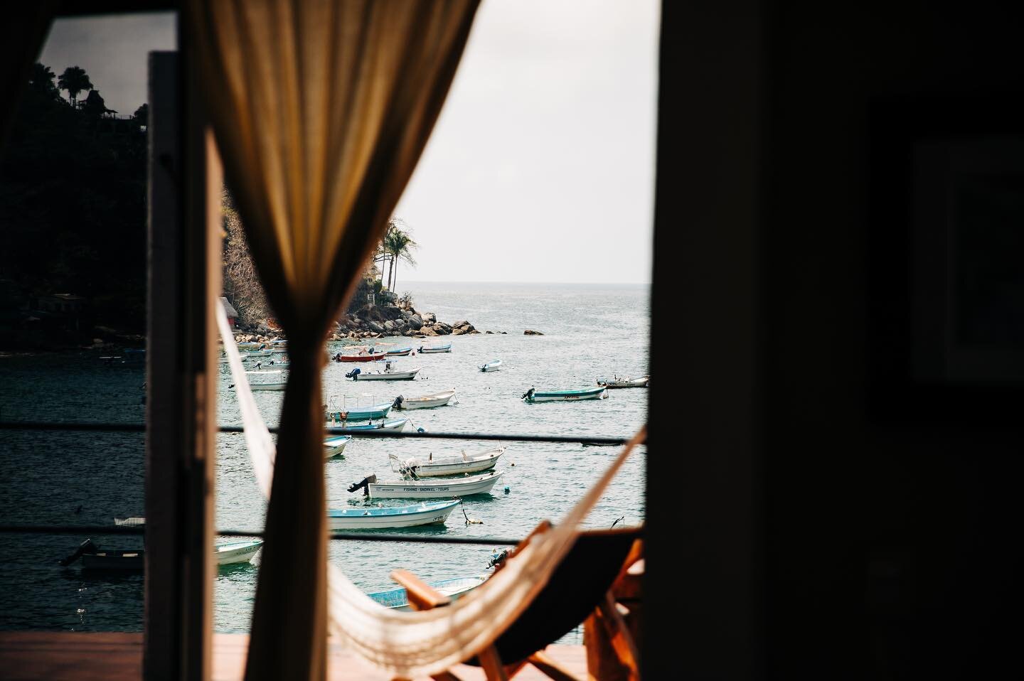 A room with a view.
.
.
.
.
.
#besthotelsintheworld #beachlife #beachhotel #sarahgalliphotography #yelapa #yelapahotels #yelapaphotographer #yelapaweddingphotographer #yelapaportraitphotographer #yelaparealestate #miramar #miramaryelapa #oceanview #d