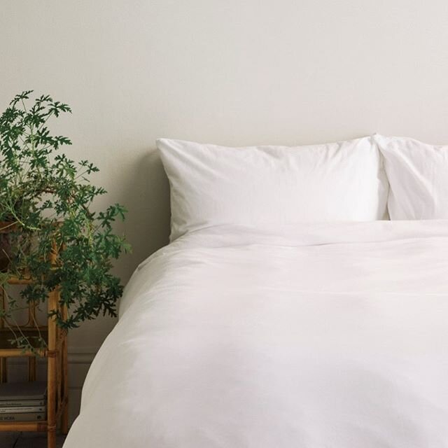 Our white organic jersey bedding is super cosy and currently on sale :) ⠀⠀⠀⠀⠀⠀⠀⠀⠀
#jerseybedding #organicjerseybedding #cosybedding
Photo: @annaandtam