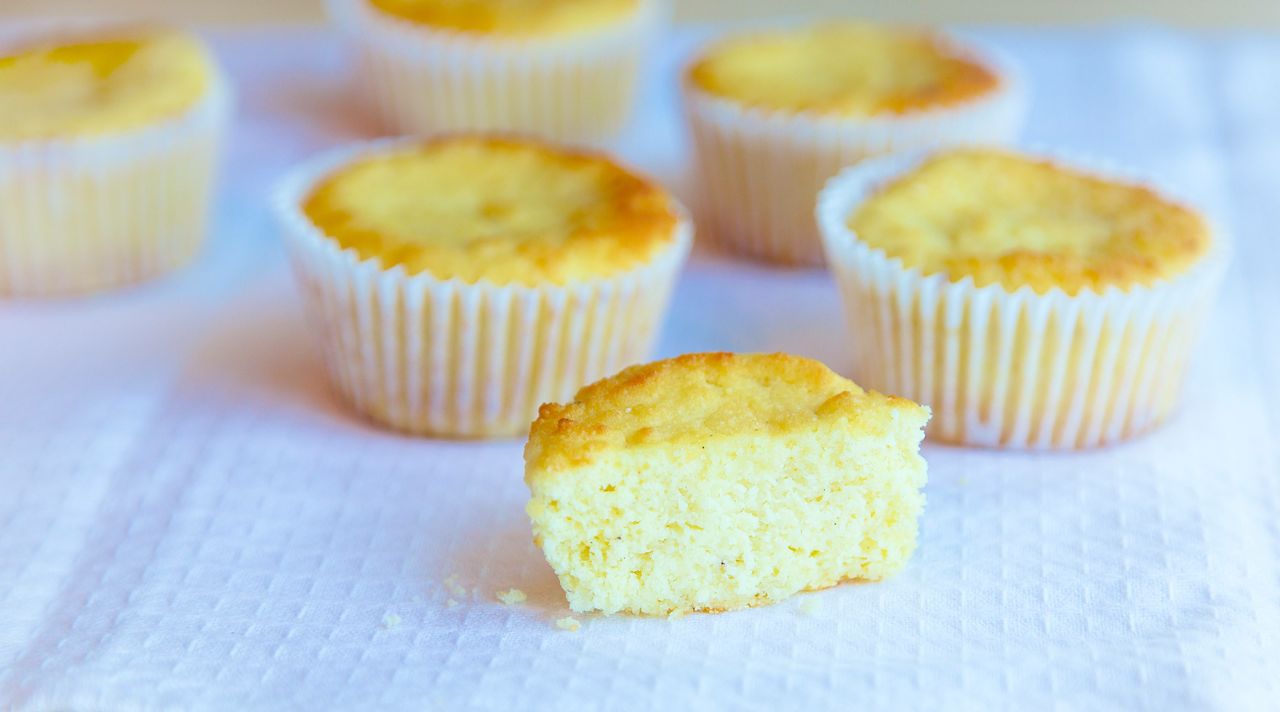Vanilla Cupcakes made with Coconut Flour: FAIL.
