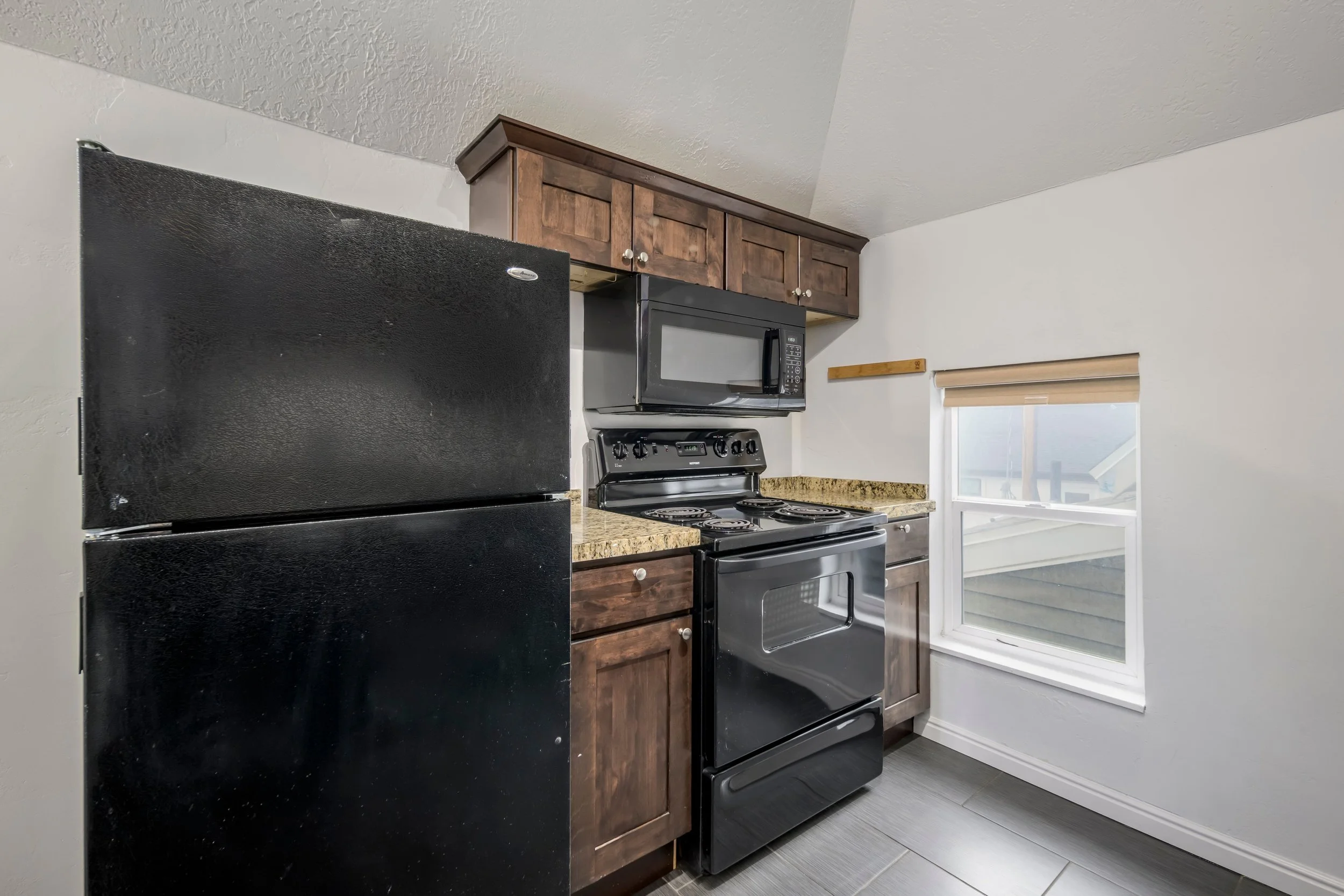 009_annie_751_e_900_s_upstairs_unit-7_763.jpg