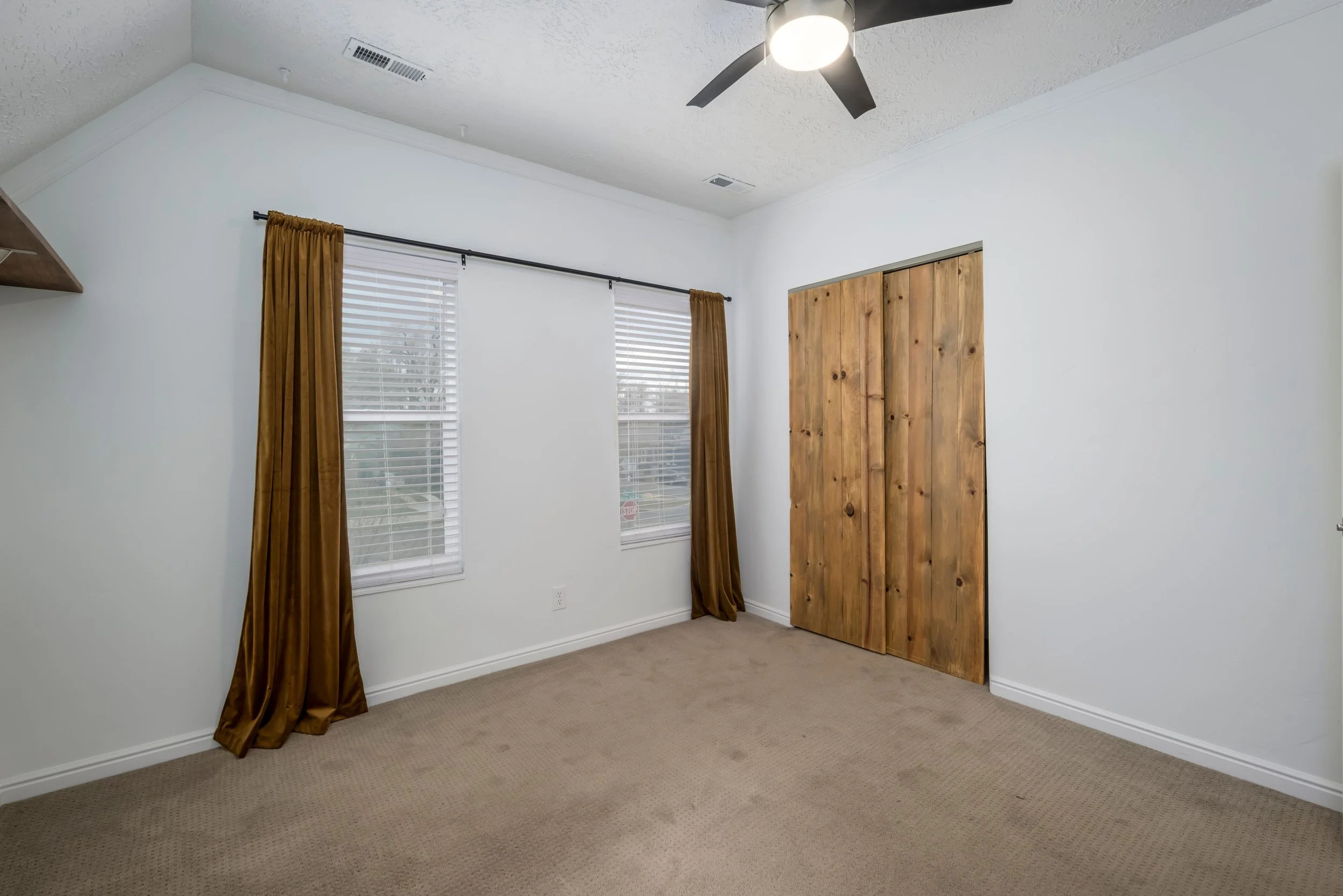 013_annie_751_e_900_s_upstairs_unit-11_20.jpg