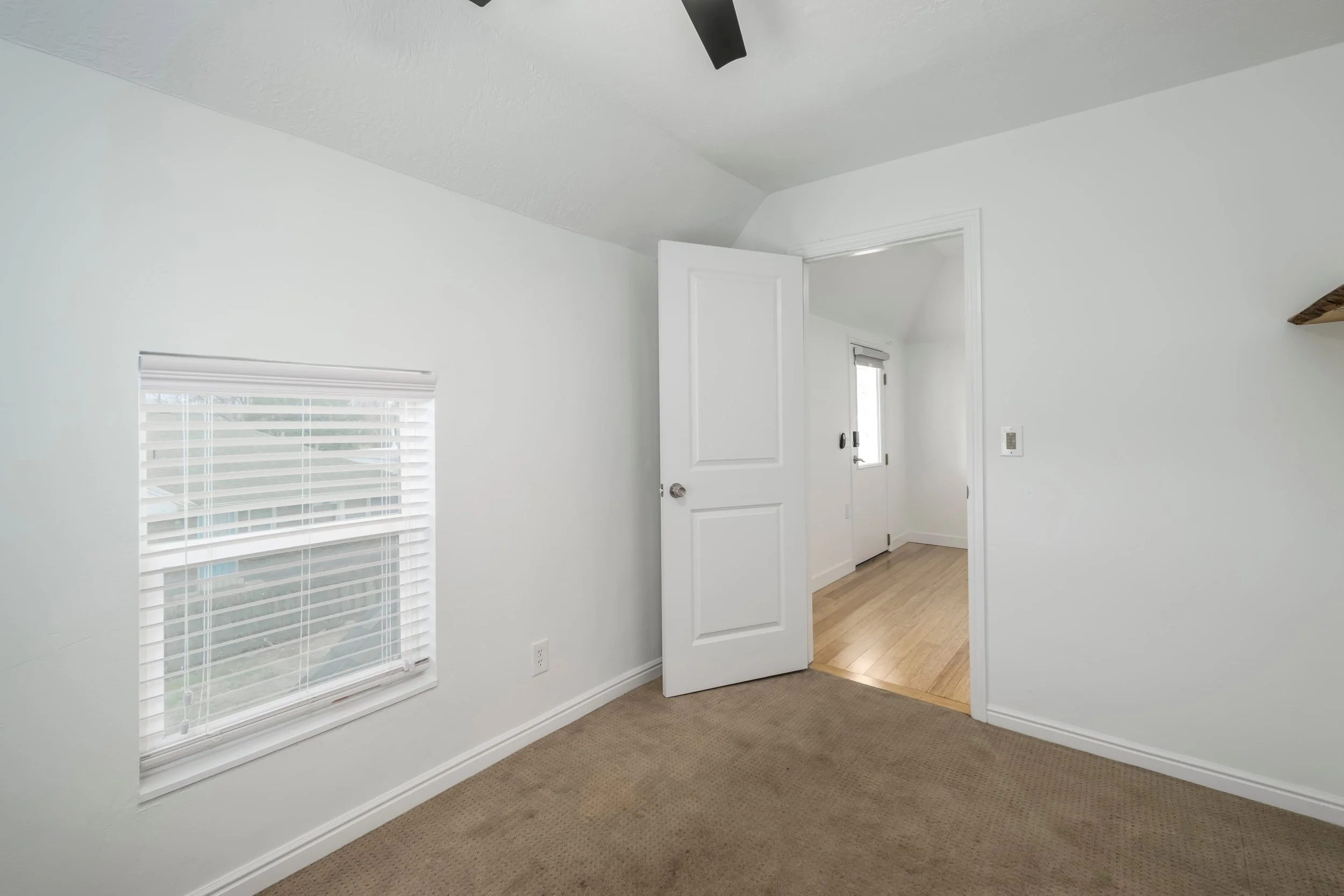 016_annie_751_e_900_s_upstairs_unit-14_743.jpg