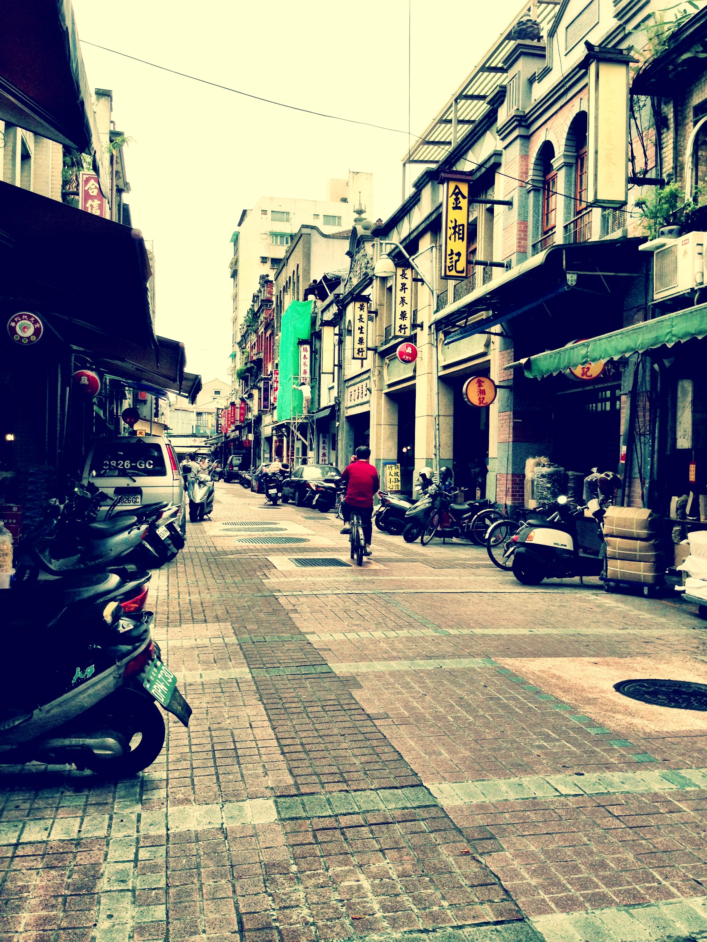 A quiet day on Dihua Street
