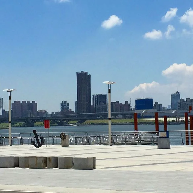 颱風要來了,大稻埕碼頭已經準備好了! Preparations underway at Dadaocheng Wharf for Typhoon Soudelor, with all tour boats and floating docks cleared away. Stay safe this weekend, everyone!
#Taipei #Taiwan #typhoon