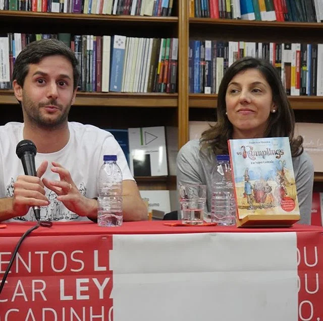 Obrigado a todos os que vieram ao lançamento da segunda aventura d’os Rumplings. Foi uma manhã em grande!
#livroinfantil #livroinfantojuvenil #oficinadolivro #lançamentolivro #booklaunch #childrensbooks #illustratedbooks

Fotografias: @manuel_instamoreira