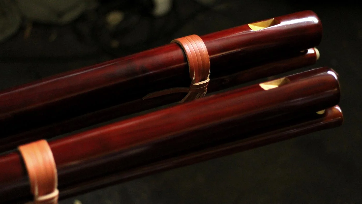 Fujara-flute-master-maker-winne-clement-fluiten-luthier-craftsman-music-instrument-woodwind--fujaru-fujary-fujarka-overtone-harmonic-bass.jpg