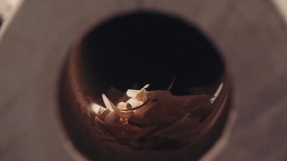overtone-flute-macro-woodchips.jpg