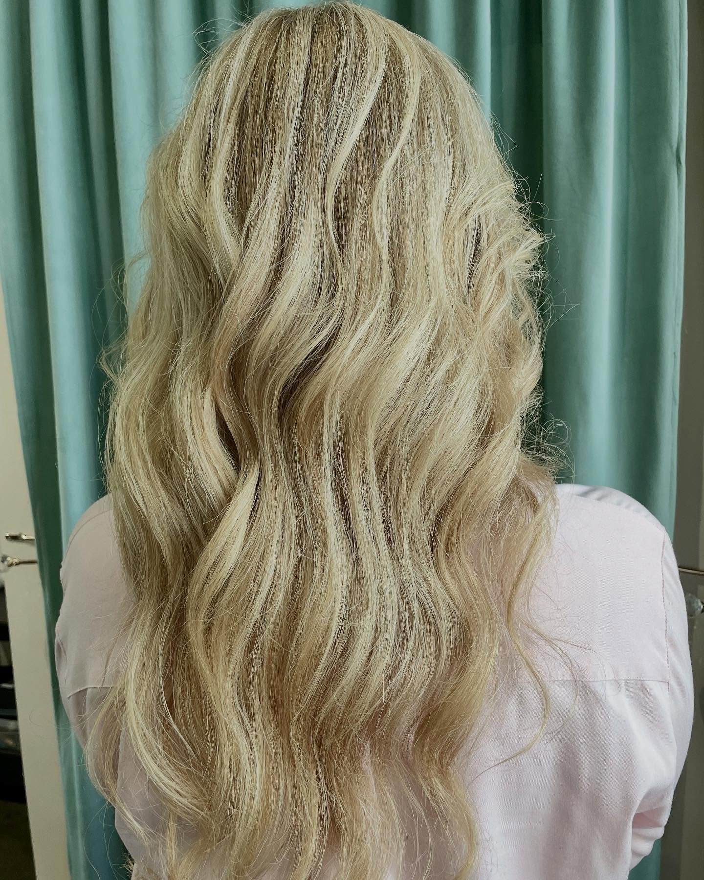 Soft beautiful blonde ❤️ with a blow out for curly hair 🥰 curly hair is lovely but it&rsquo;s always nice to have a change! ❤️ #yeghairsalon