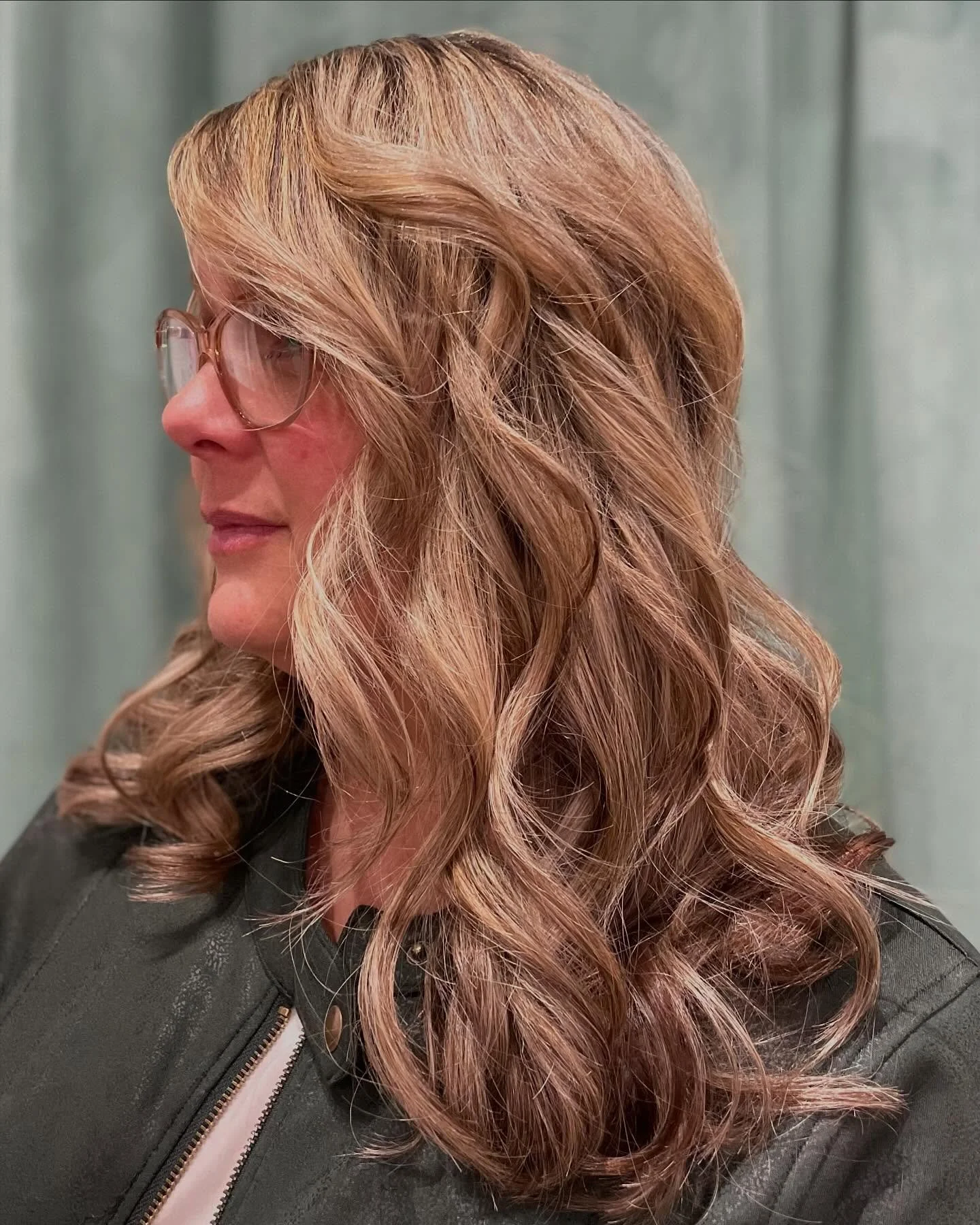 Beautiful colour and curls 😊💕💕 #olaplex bond smoother to keep the hair hydrated and healthy 💕