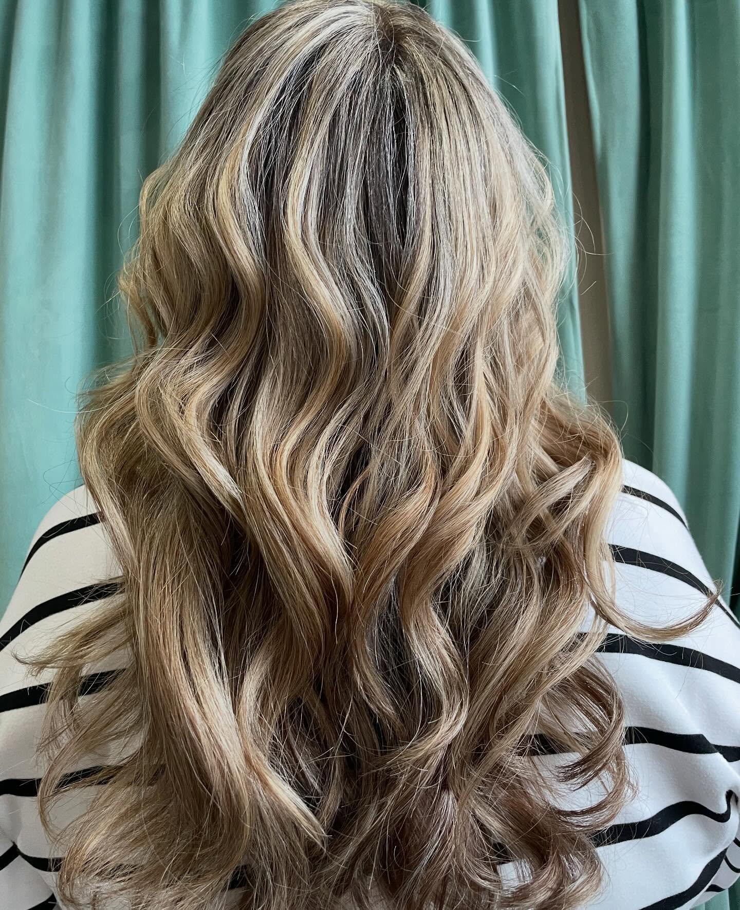 Gorgeous lightening result! Blonde highlights for summer! ❤️🤩☀️ #calura #kevinmurphy #olaplex #yegsalon