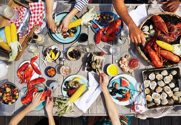 DETAILS: "10 Easy Rules for Hosting the Ultimate Summer Party