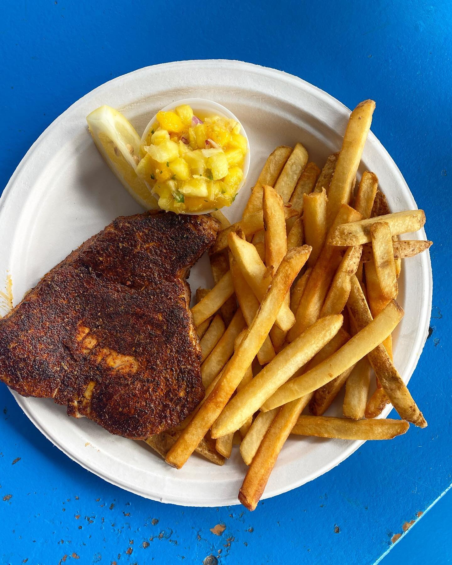 First time dining in (well, out) instead of getting take-out at my favorite spot in 22 months. @hookedupseafood, it&rsquo;s good to be back at a blue picnic table.