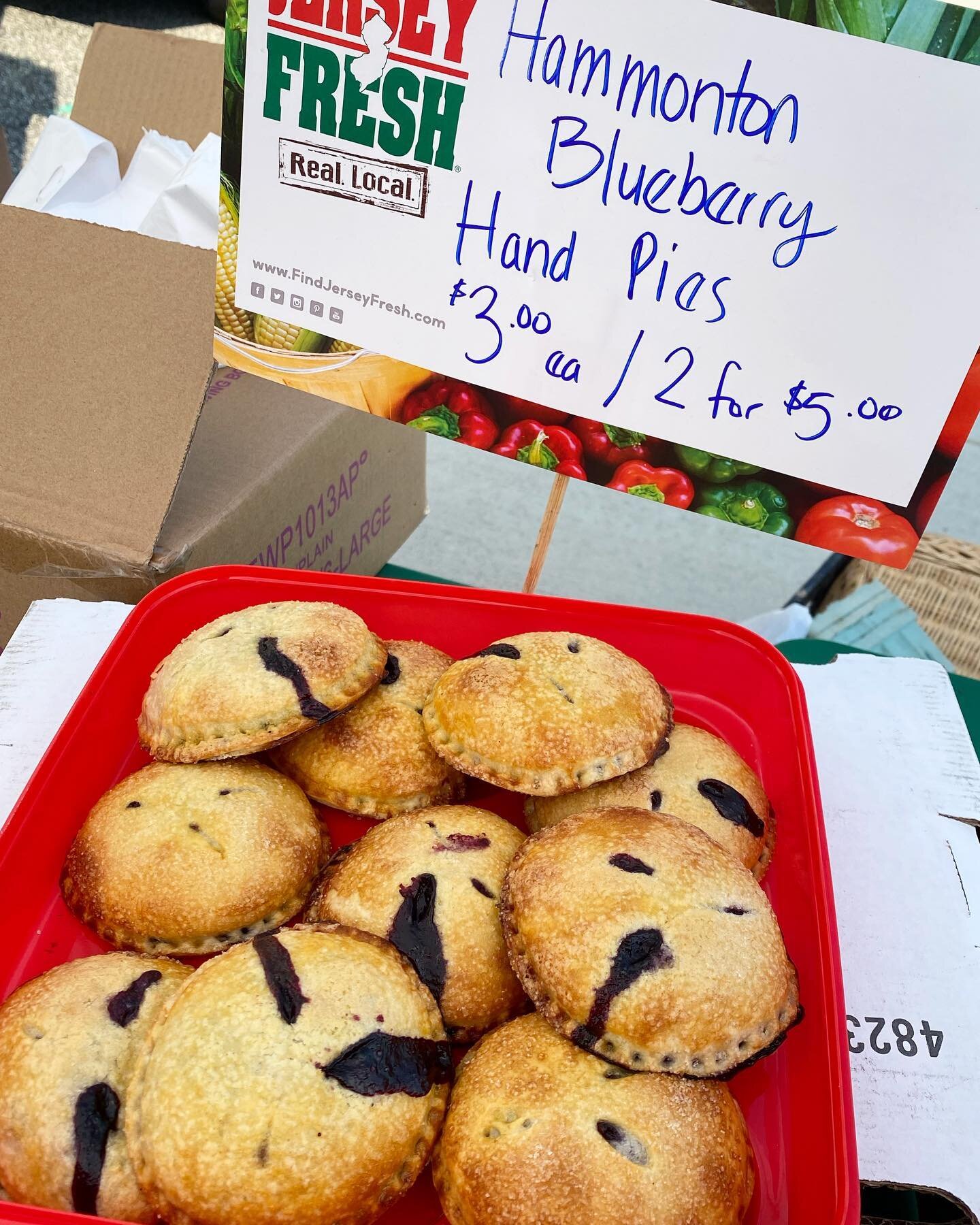 Pies from the Pines 🫐Caught these flaky, not-too-sweet @pinebarrenspost blueberry pies at the @summer_wind_farms stand at the Wildwood farmers&rsquo; market 🥧 Get em while they got em.